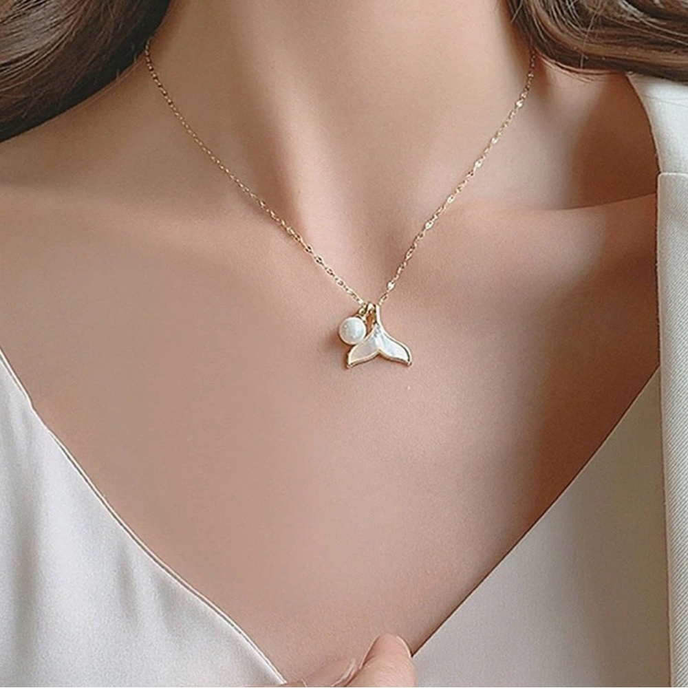 18k Gold Plated Shell Mermaid Tail Pearl Pendant Necklace
